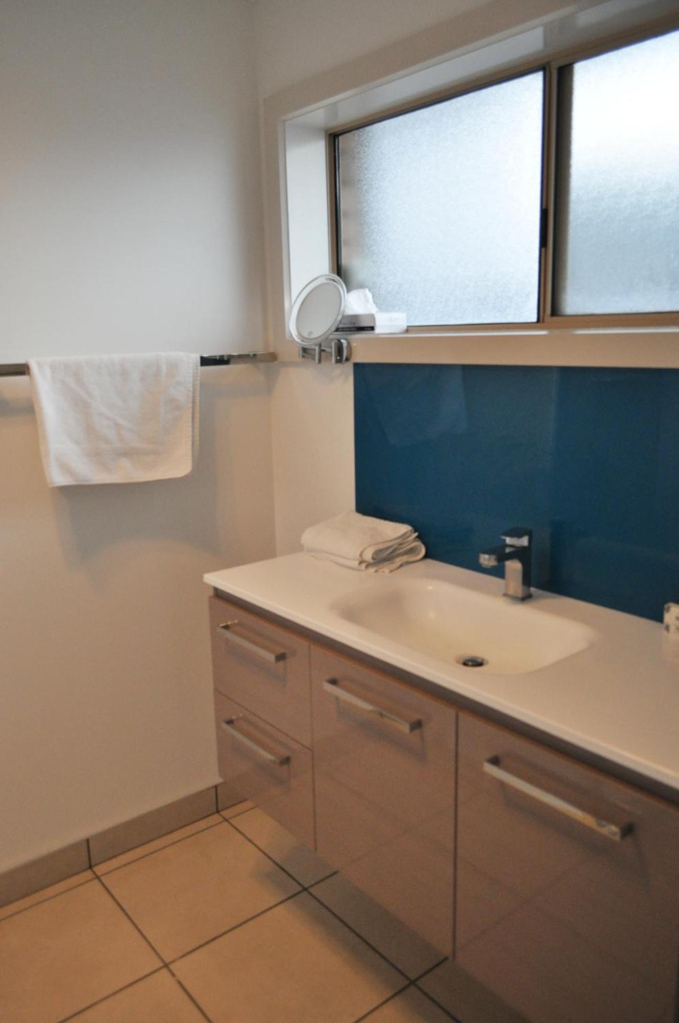 Island Breeze Motel Currie Habitación foto